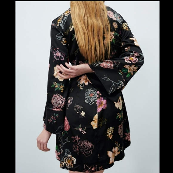 Zara floral dress - Picture 3 of 8